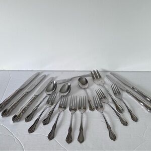 WMA Rogers Deluxe Oneida LTD Stainless Flatware 17pcs Mansfield Amadeus Pattern